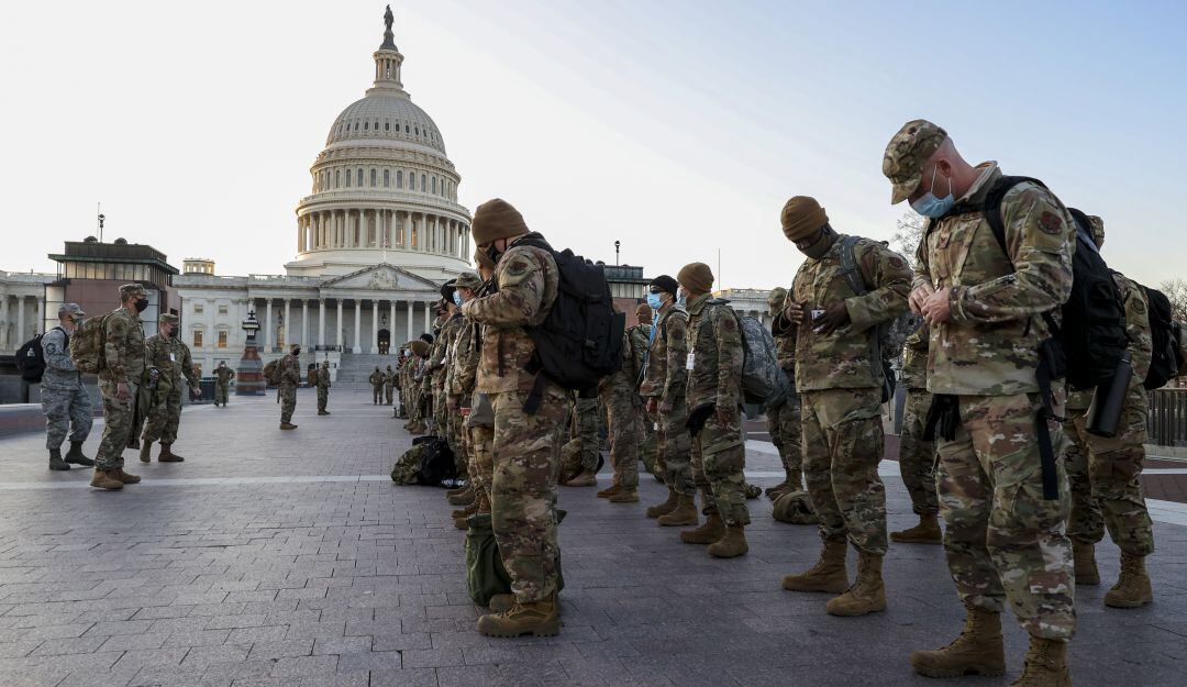 Miembros de la Guardia Nacional desplegados en el Capitolio de Washington DC. 