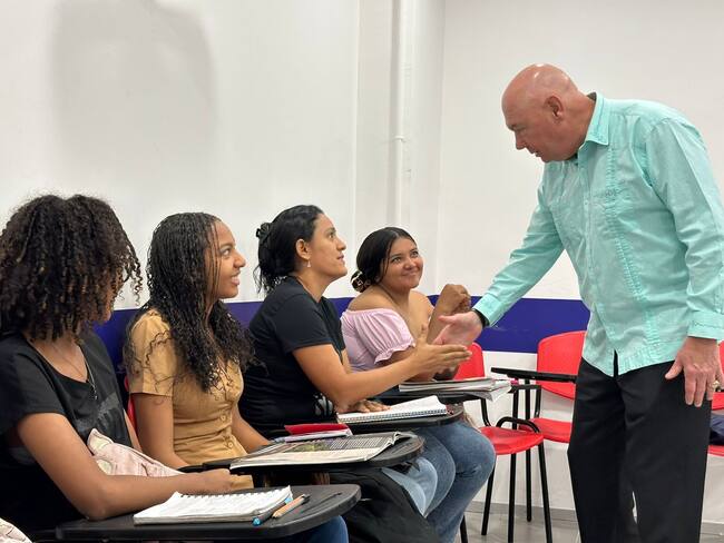 John McNamara visitó sedes del Centro Colombo Americano en Cartagena