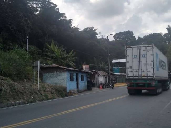 Transportadores afectados por cierres en vía a La Línea en Tolima