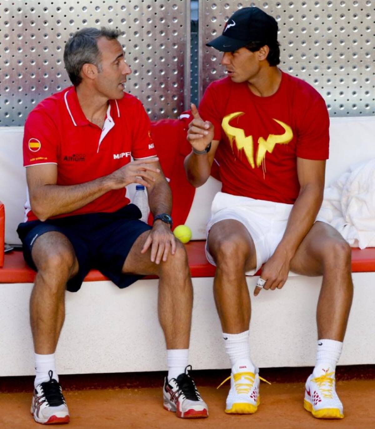 El equipo español entrenó bajo la dirección de ALex Corretja  en la Caja Mágica de Madrid para preparar la eliminatoria por la permanencia en el Grupo Mundial de Copa Davis que disputará frente a Ucrania este fin de semana.