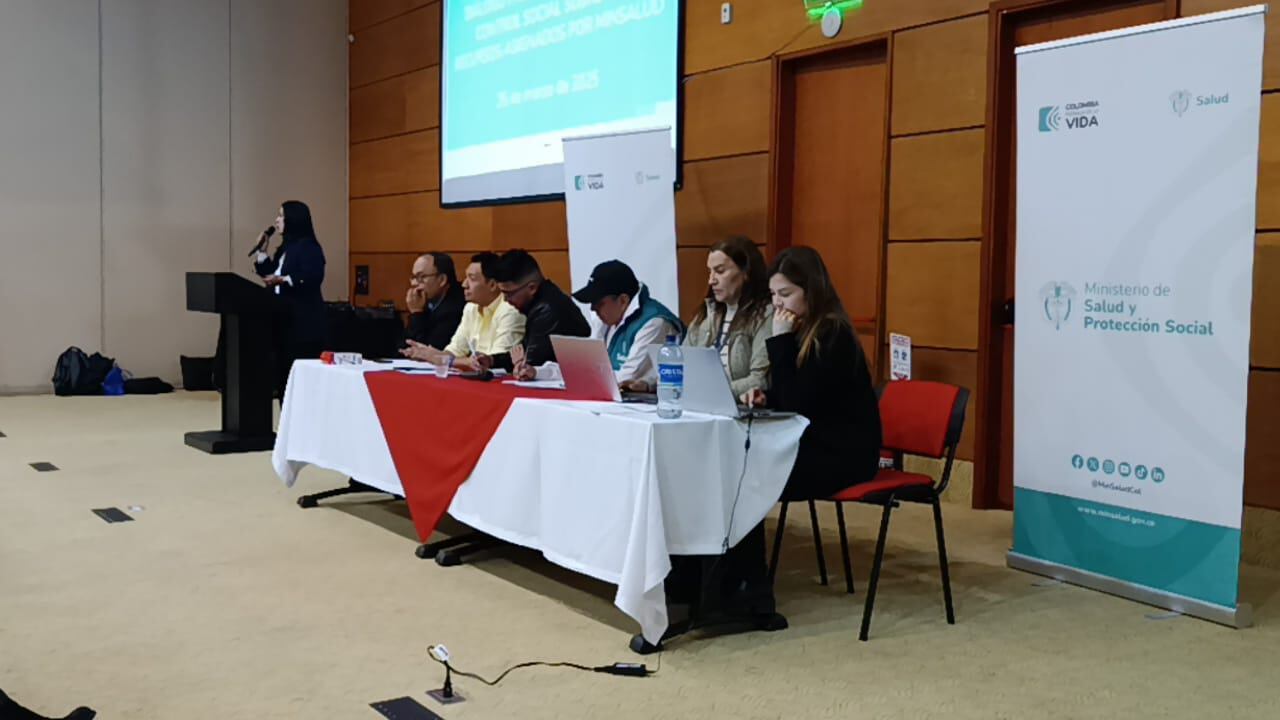 Pacientes denuncian demoras en citas, falta de medicamentos y negligencia médica