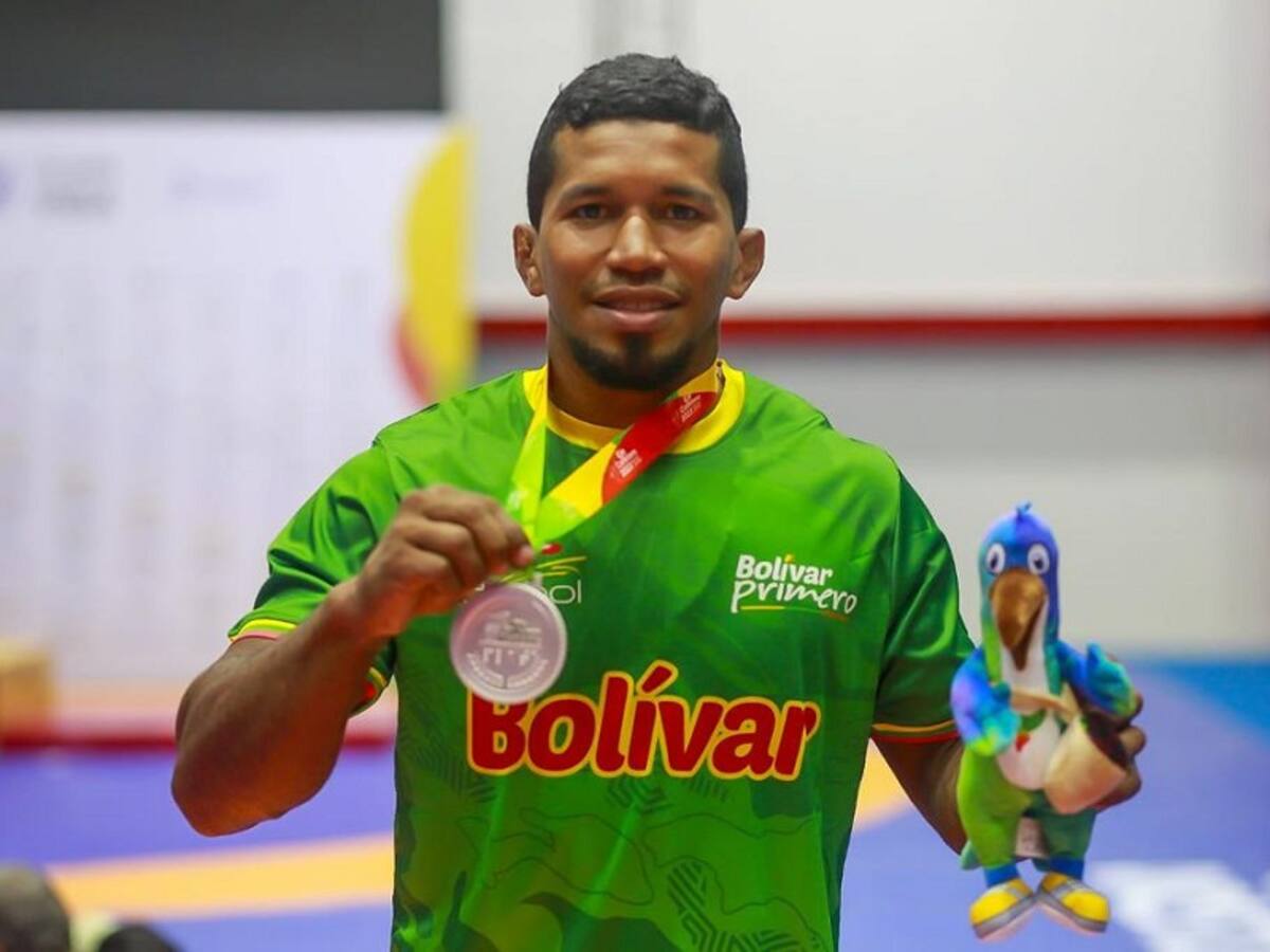Con una medalla de Plata y dos de Bronce inició la Lucha Grecorromana de Bolívar
