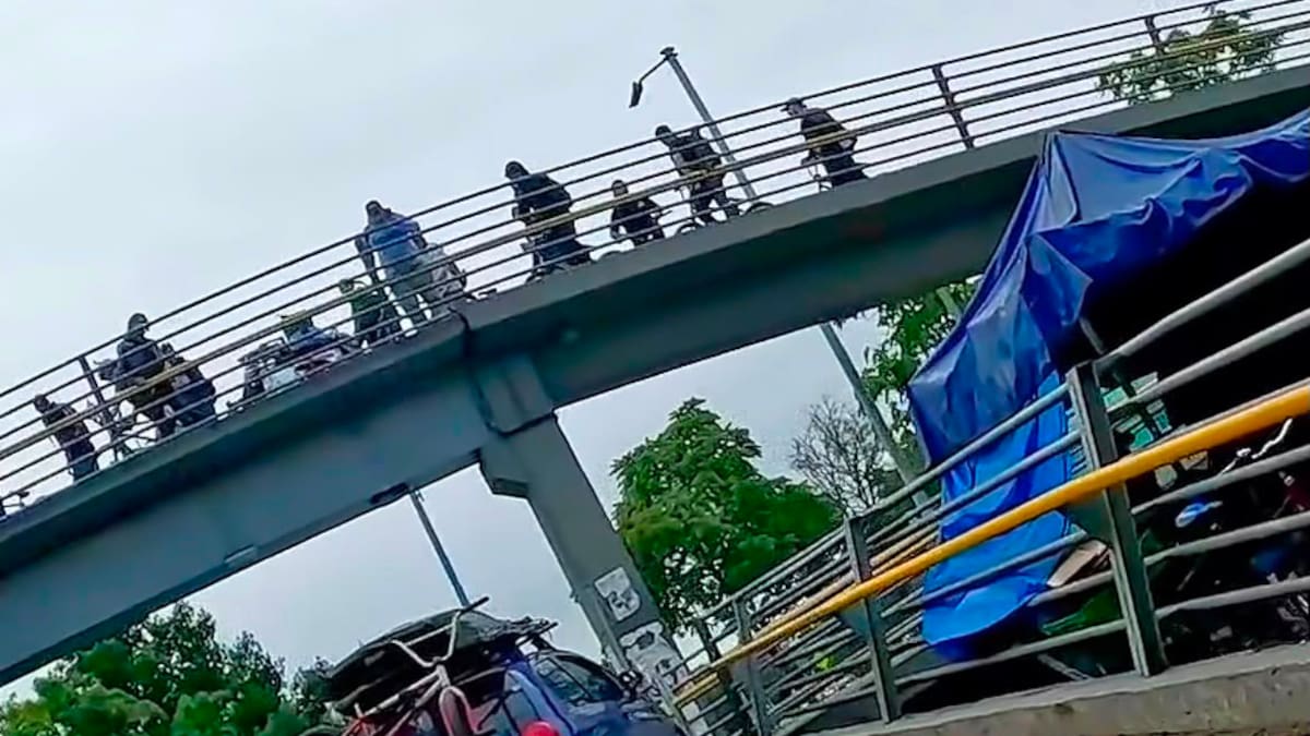 ¿Quién manejaba el Chevrolet Spark que intentaron subir a puente peatonal en Bogotá? Habla el dueño