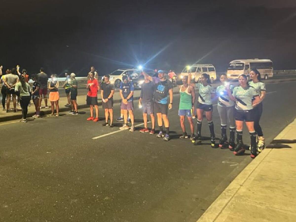 Con ‘luminatón’ deportistas pidieron a conductores prudencia en las vías