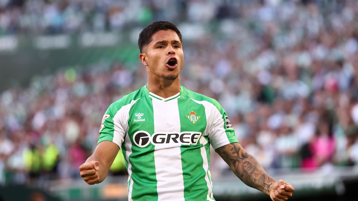 Video: Juan Camilo ‘Cucho’ Hernández sigue pidiendo un cupo en el Mundial con golazos en el Betis