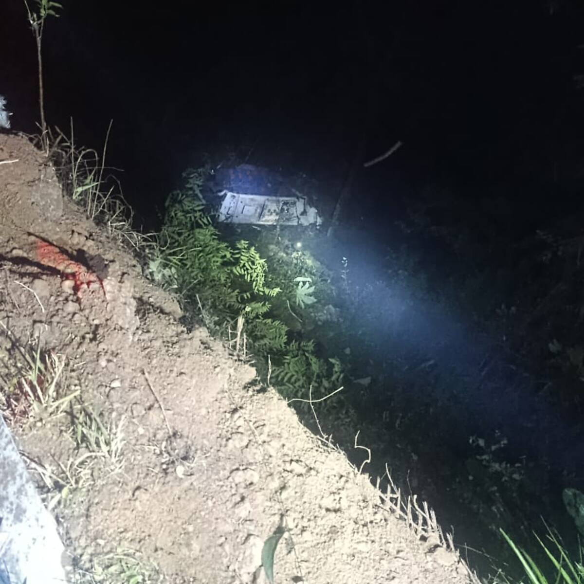 Familiares de víctimas denuncian fallas mecánicas en bus del accidente que dejó 17 muertos