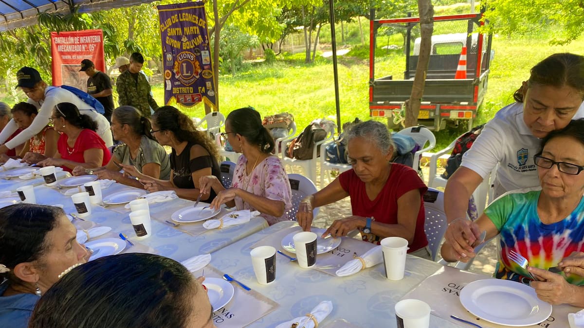 Adultos mayores de Santa Marta participaron en actividad de comportamiento en la mesa