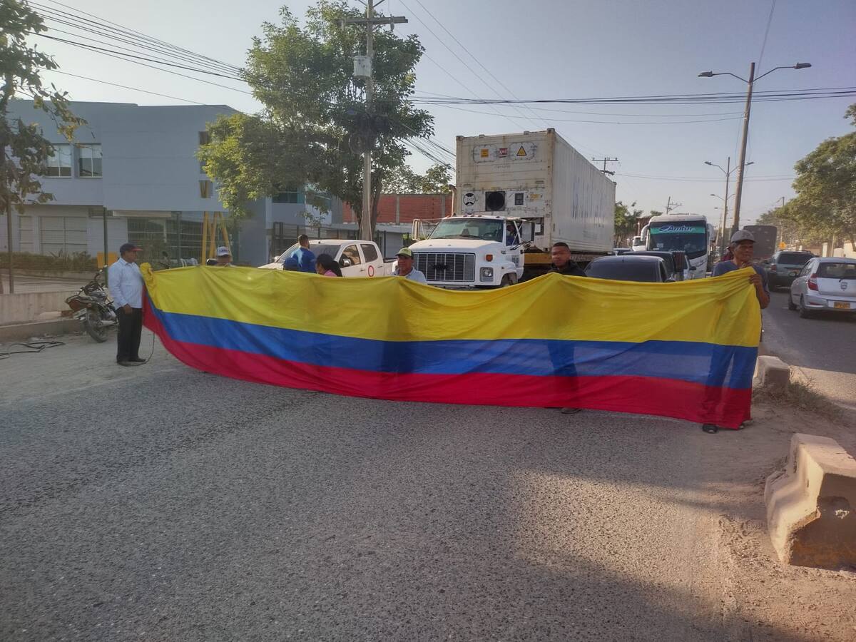 Residentes de la zona industrial bloqueron Mamonal exigiendo arreglo de vías