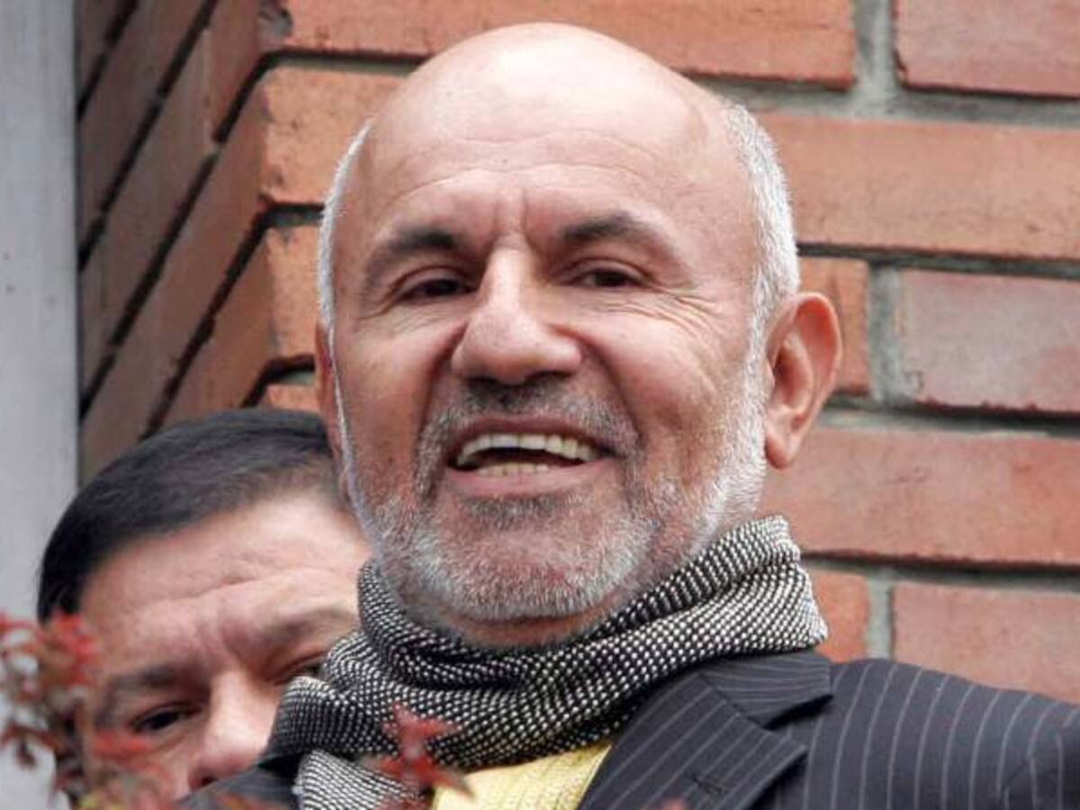 El cura Hoyos vuelve a la política respaldando el partido de las Farc