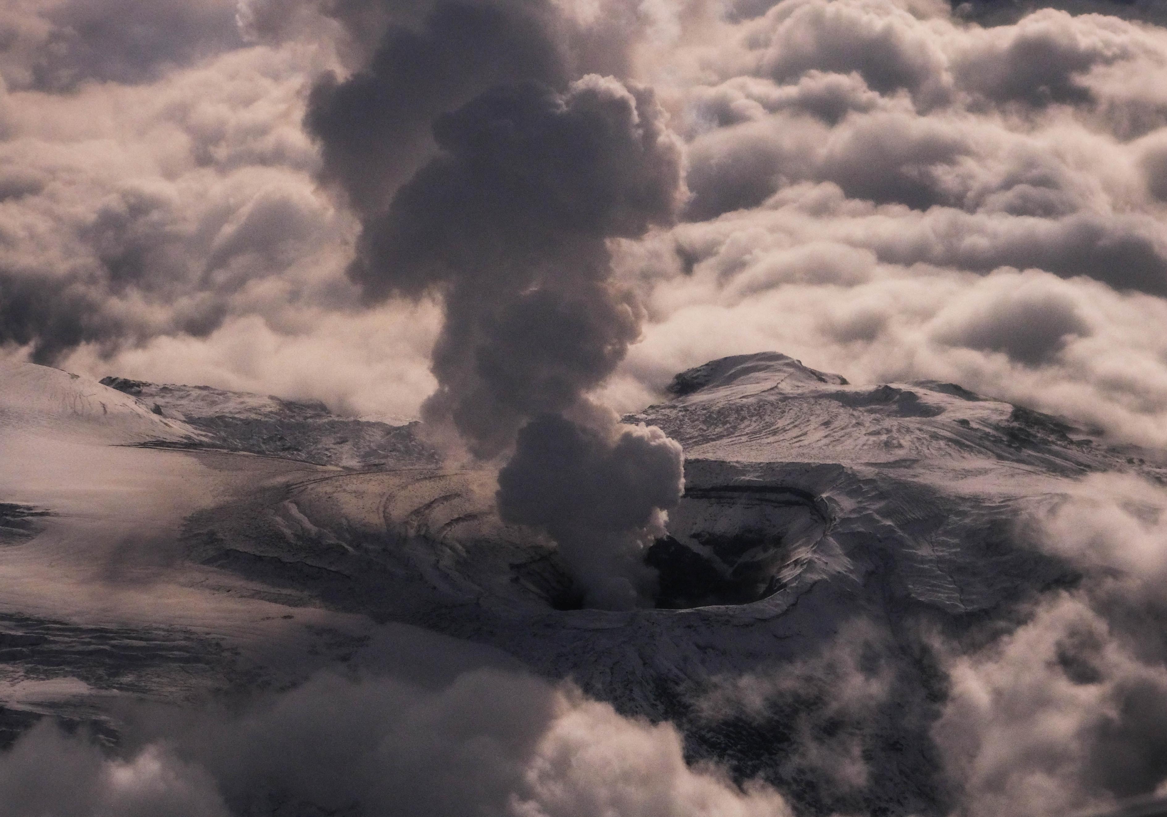 Altas montañas nevadas en Colombia - nevado de Ruiz. Foto: Getty Images.