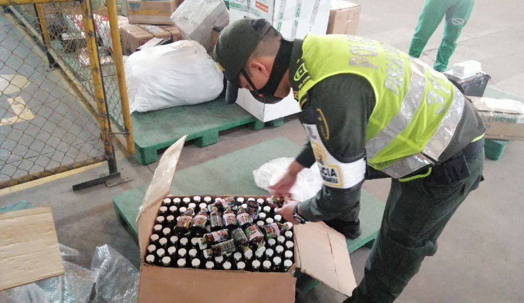 Incautación de medicamentos por contrabando Policía Fiscal y Aduanera (POLFA)