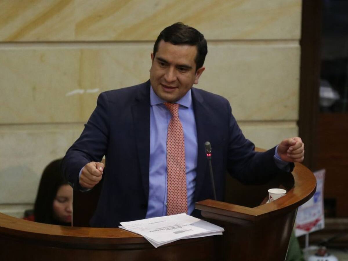 "El POT hay que demandarlo y tumbarlo": Edward Rodríguez