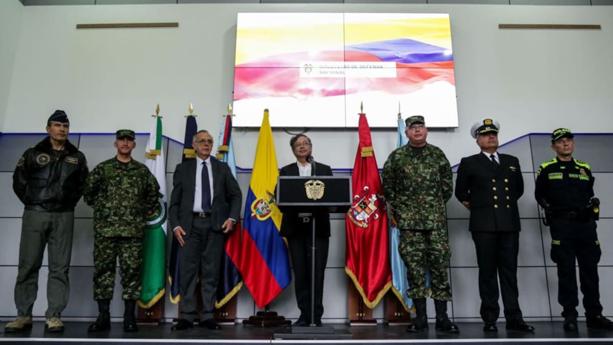 Mensaje de Gustavo Petro a mandos militares genera críticas de la oposición