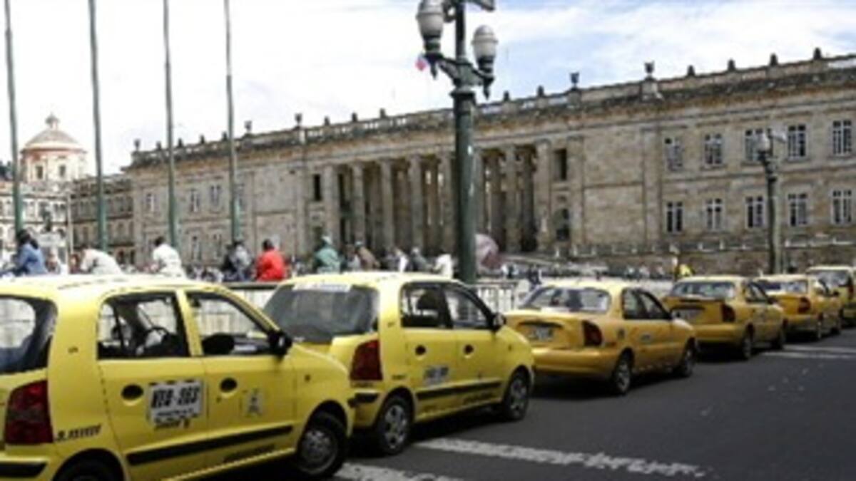 Taxistas de Bogotá mantienen la orden de paro el próximo martes