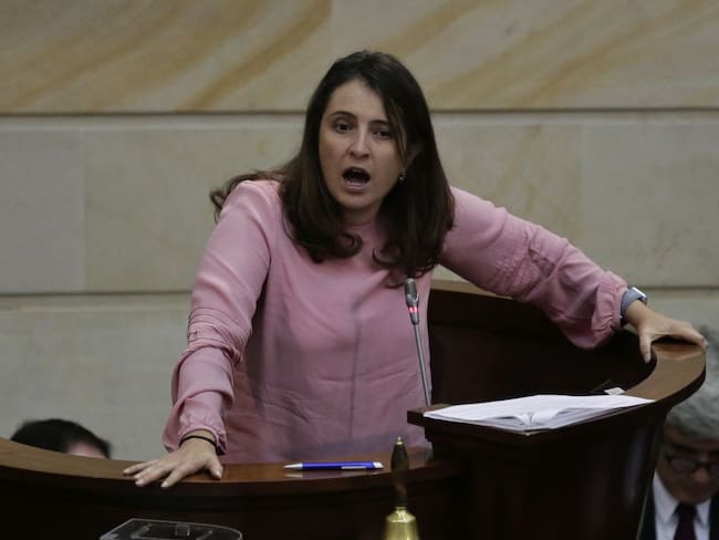 Paloma Valencia se despacha contra la Fiscalía por imputación a Fajardo