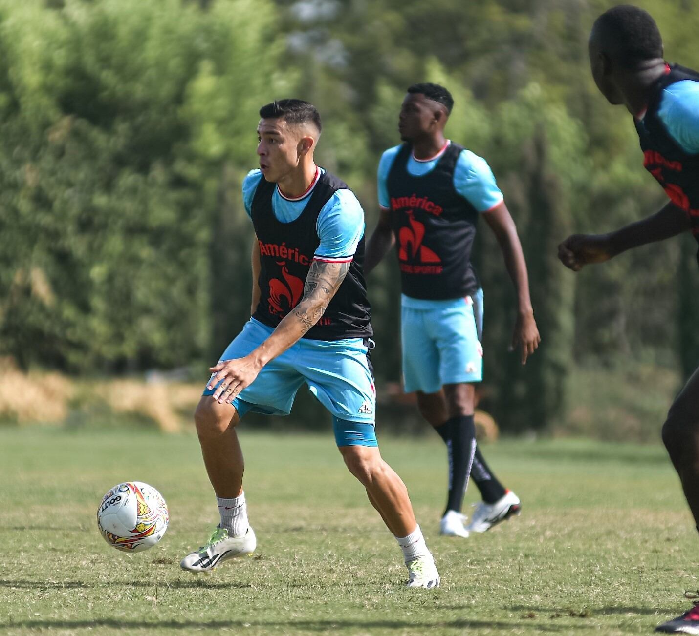 El incidente ocurrió mientras el equipo entrenaba / @AmericadeCali