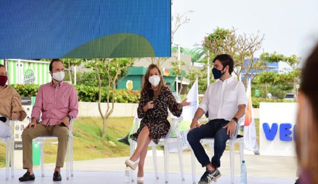 Las autoridades del Atlántico durante el lanzamiento de la estrategia para atraer inversión extranjera.