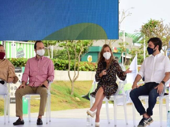 Las autoridades del Atlántico durante el lanzamiento de la estrategia para atraer inversión extranjera.