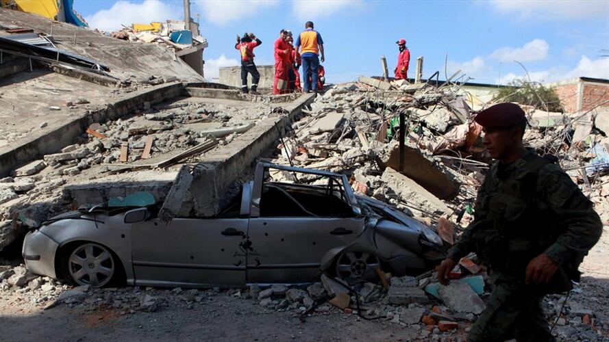 Un fuerte sismo de 7,8 grados sacudió al país en la zona hotelera de Tarqui en Manta (Ecuador) el sábado 16 de abril. Foto: Agencia EFE