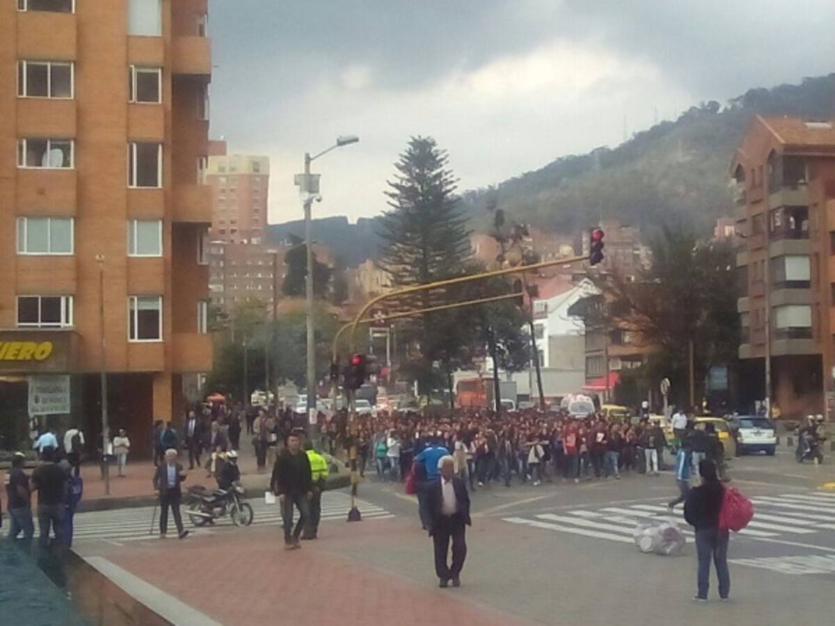 Congestión vehicular por marcha de estudiantes hacia la Plaza de Bolívar