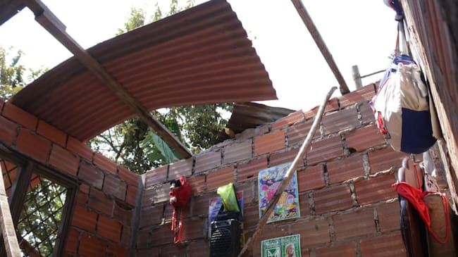 Las afectaciones del vendaval del martes pasado en Neiva siguen siendo atendidas por las autoridades.