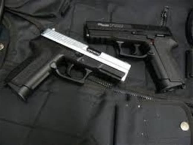 Interrogan a 10 sospechosos por robo de 100 pistolas de la Policía