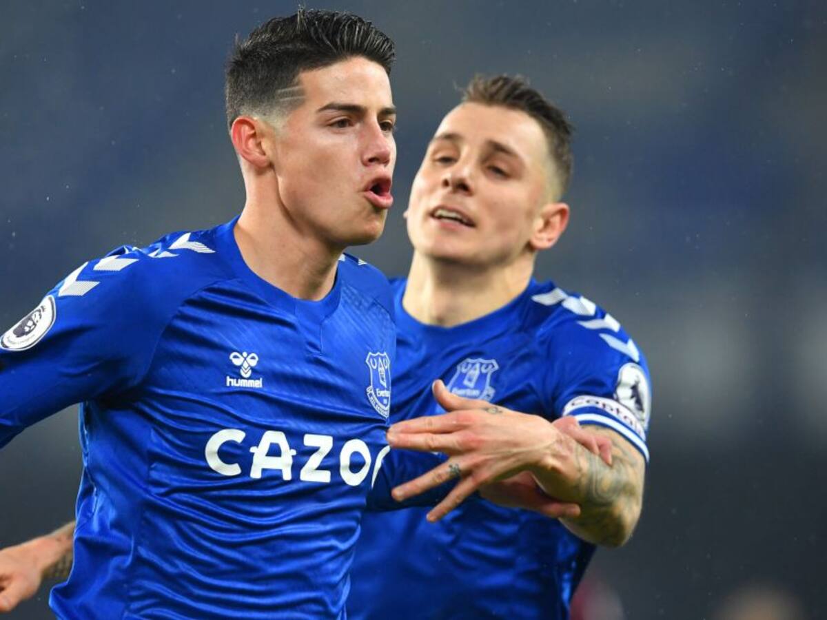 Digne criticó a Benítez y se refirió a la salida de James del Everton