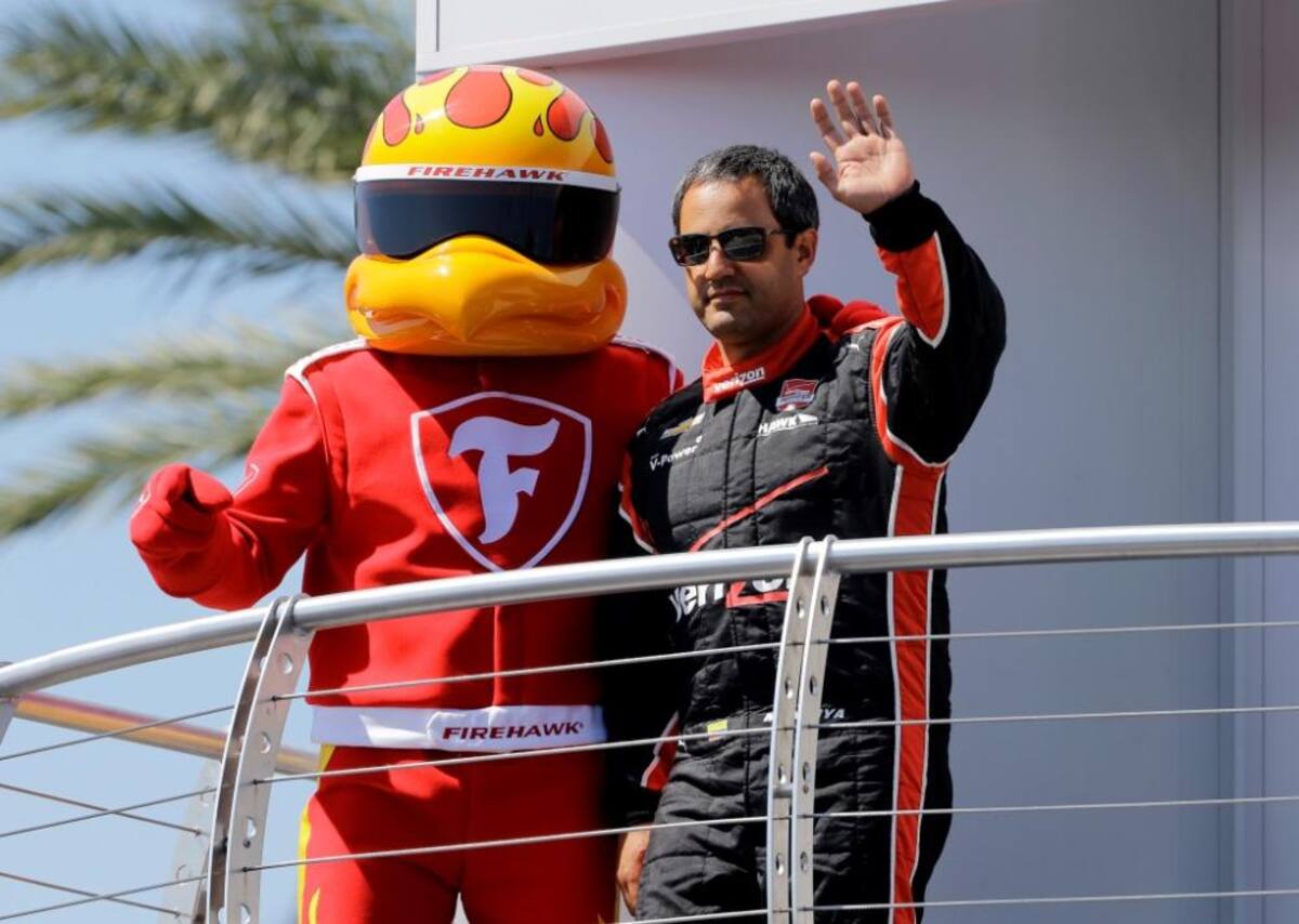 El piloto bogotano consiguió su decimotercer triunfo en la IndyCar en el inicio de la temporada 2015 en San Petersburgo. Montoya superó a su compañero de escudería Will Power, quien terminó segundo. El tercero fue Tony Kanaan.
