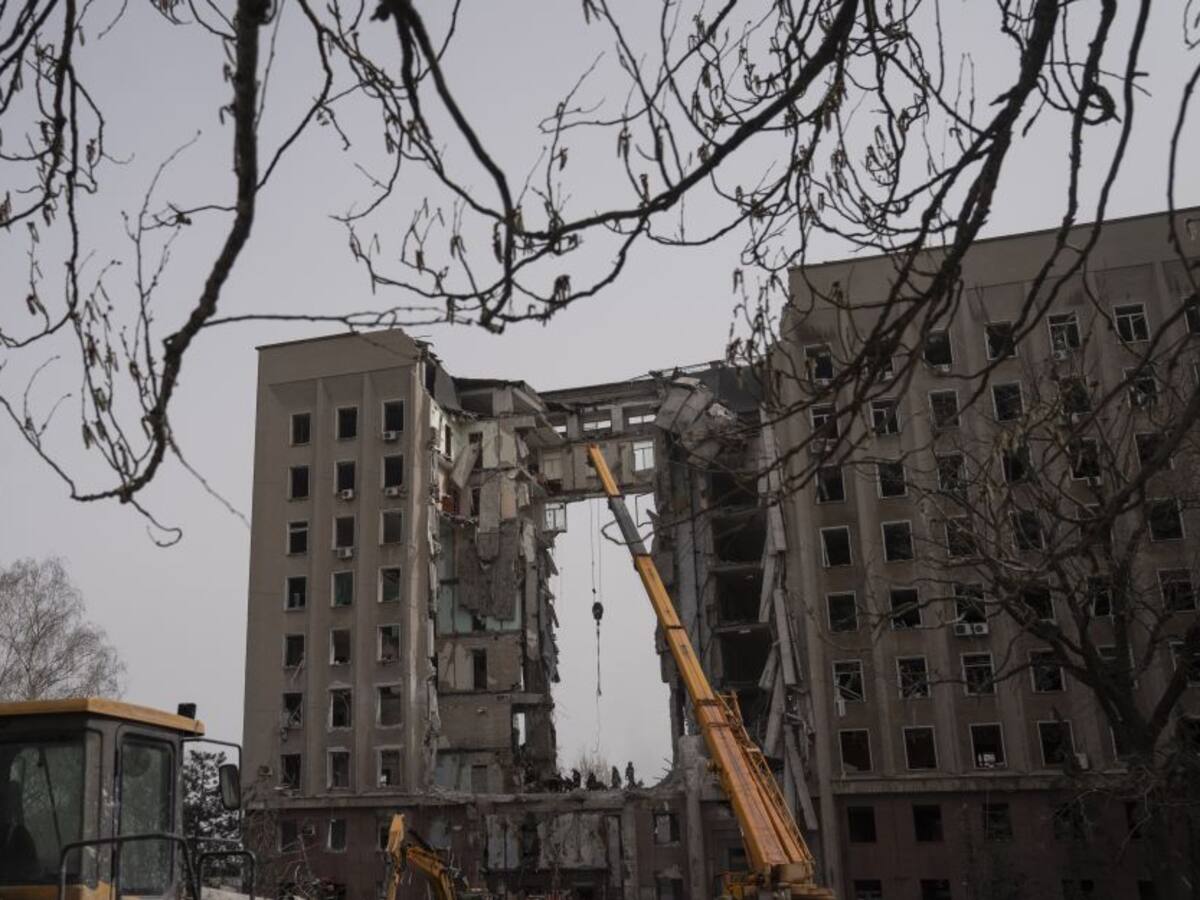 Mikolaiv: a 35 ascienden las victimas mortales por impacto de cohete ruso