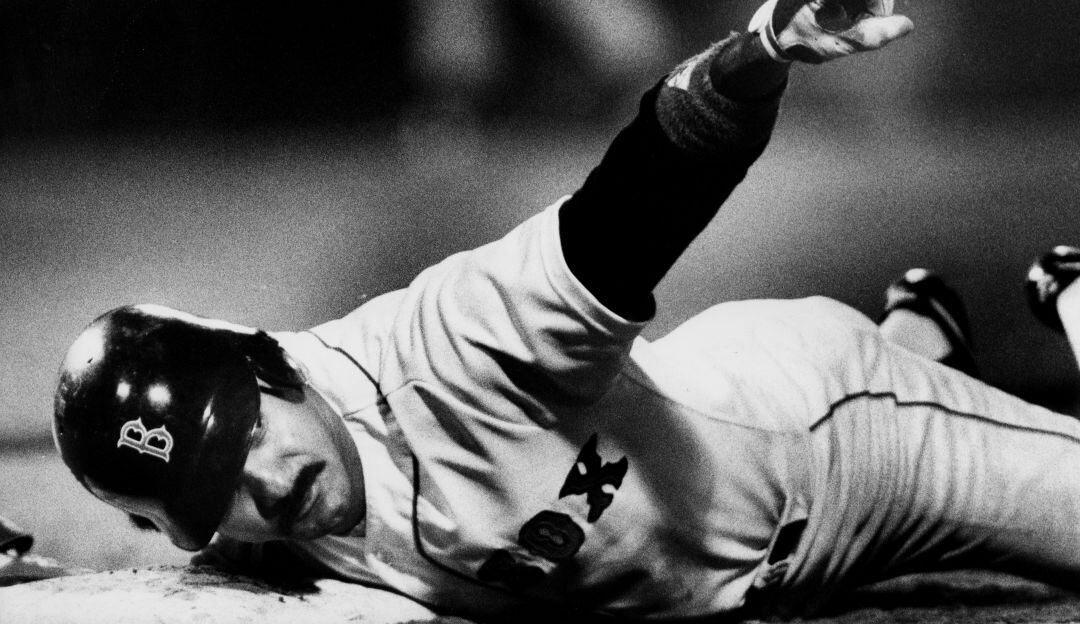 'Jackie' Gutiérrez jugando con los Medias Rojas de Boston.