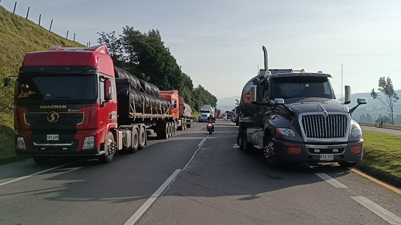 El gremio camionero amenaza con convocar a un paro nacional el próximo 16 de junio/ Foto: Caracol Radio.