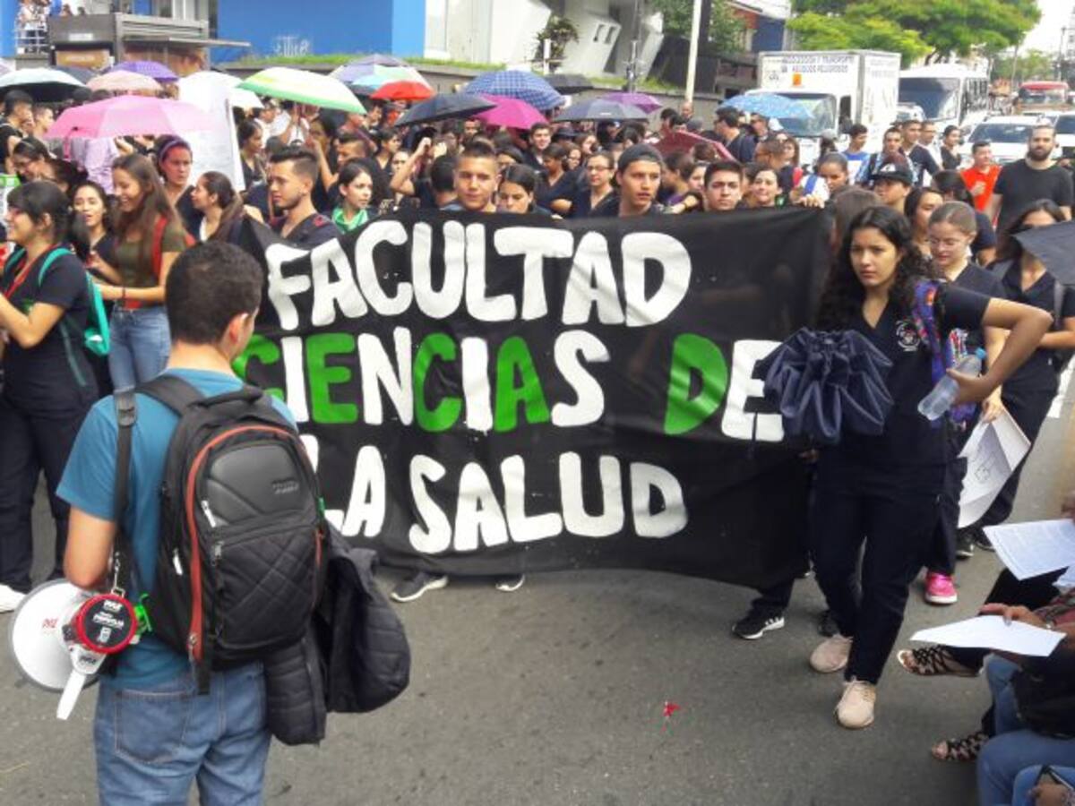Uniquindio, rector complacido con acuerdo, estudiantes en desacuerdo