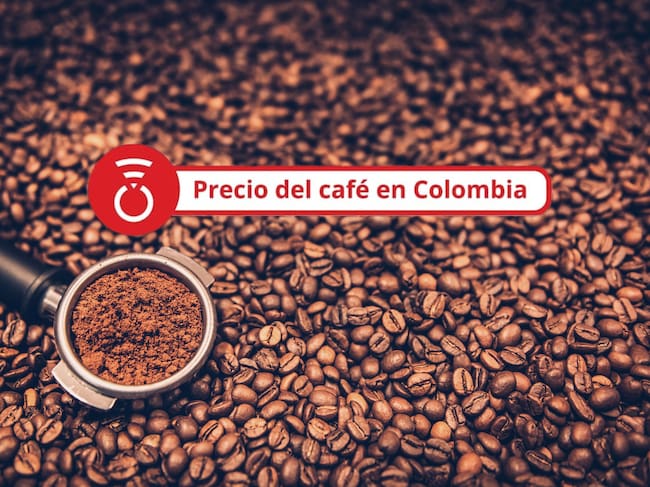 Granos de café tostados con soporte de filtro. Foto Getty Images