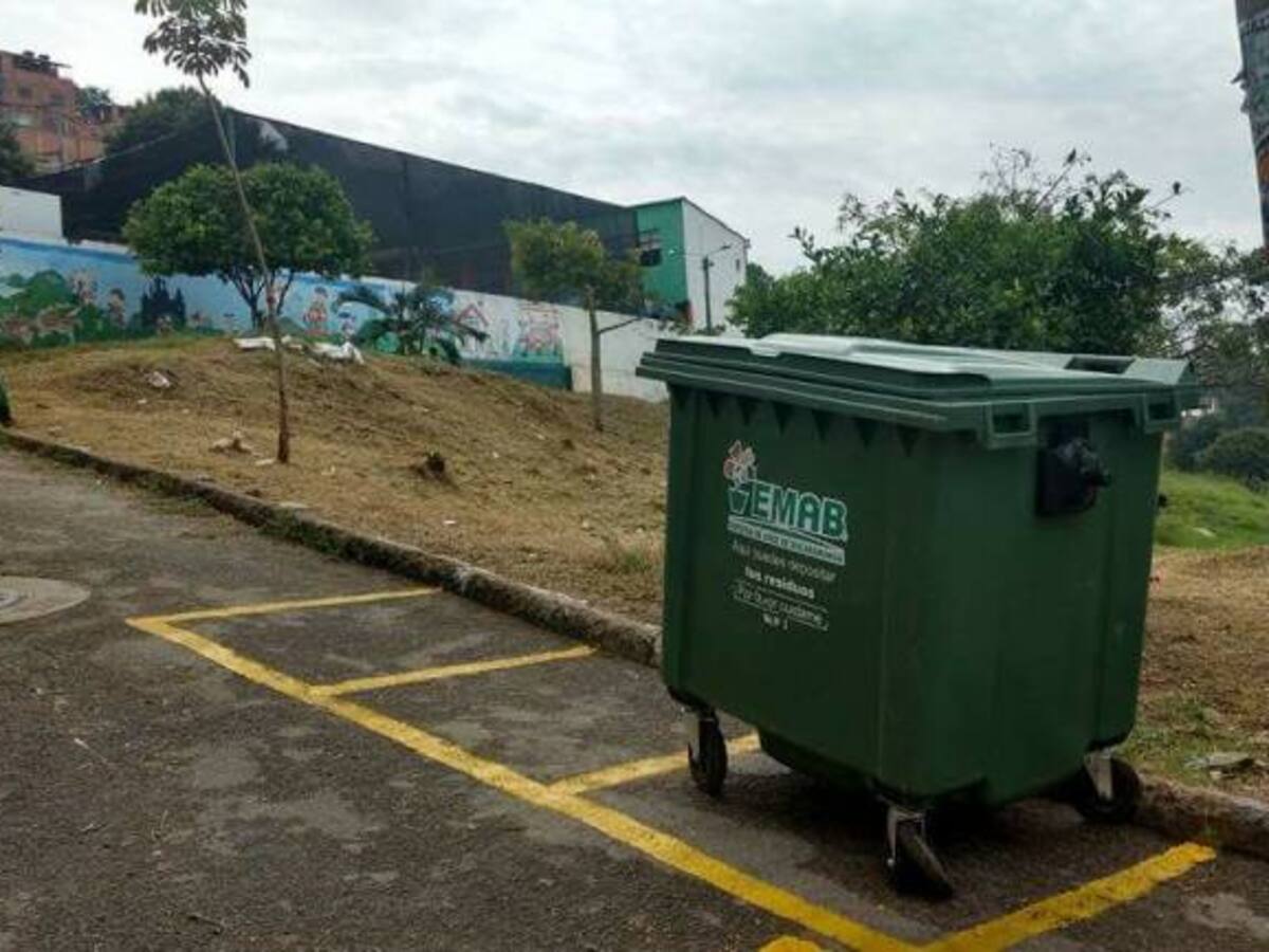 Contenedores para depositar basuras llaman la atención de los paisas