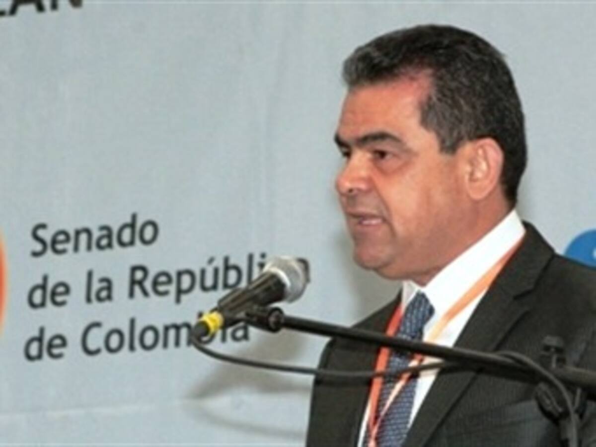Emilio Otero radicó su candidatura para nuevo periodo en Secretaría del Senado
