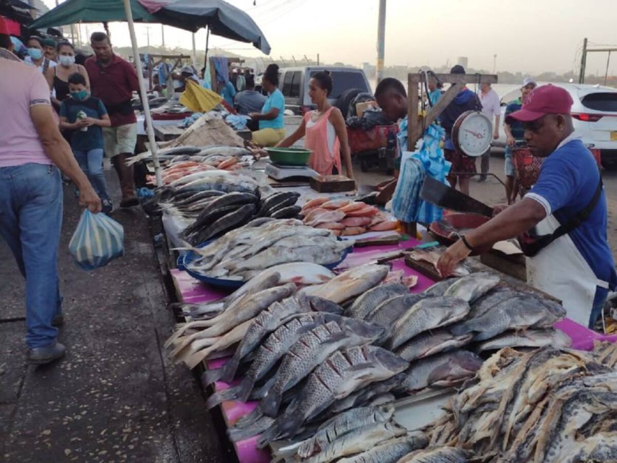 En el mercado de Bazurto hay pescado, pero costoso