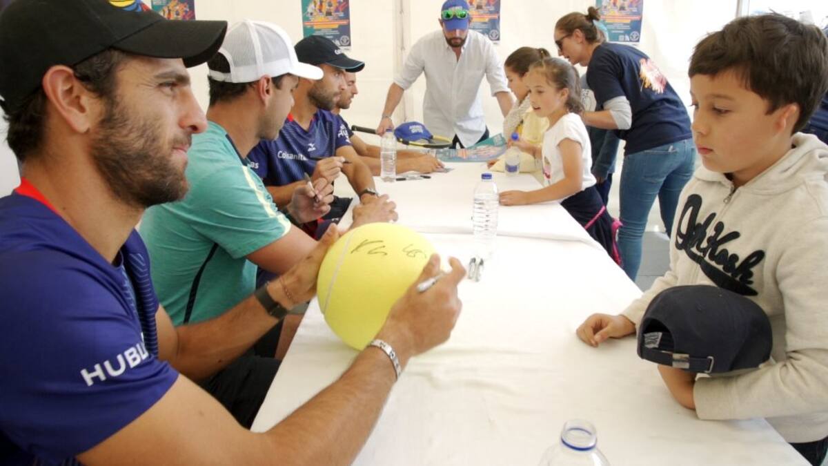 Los niños fueron los más emocionados de la jornada con los número uno del mundo.