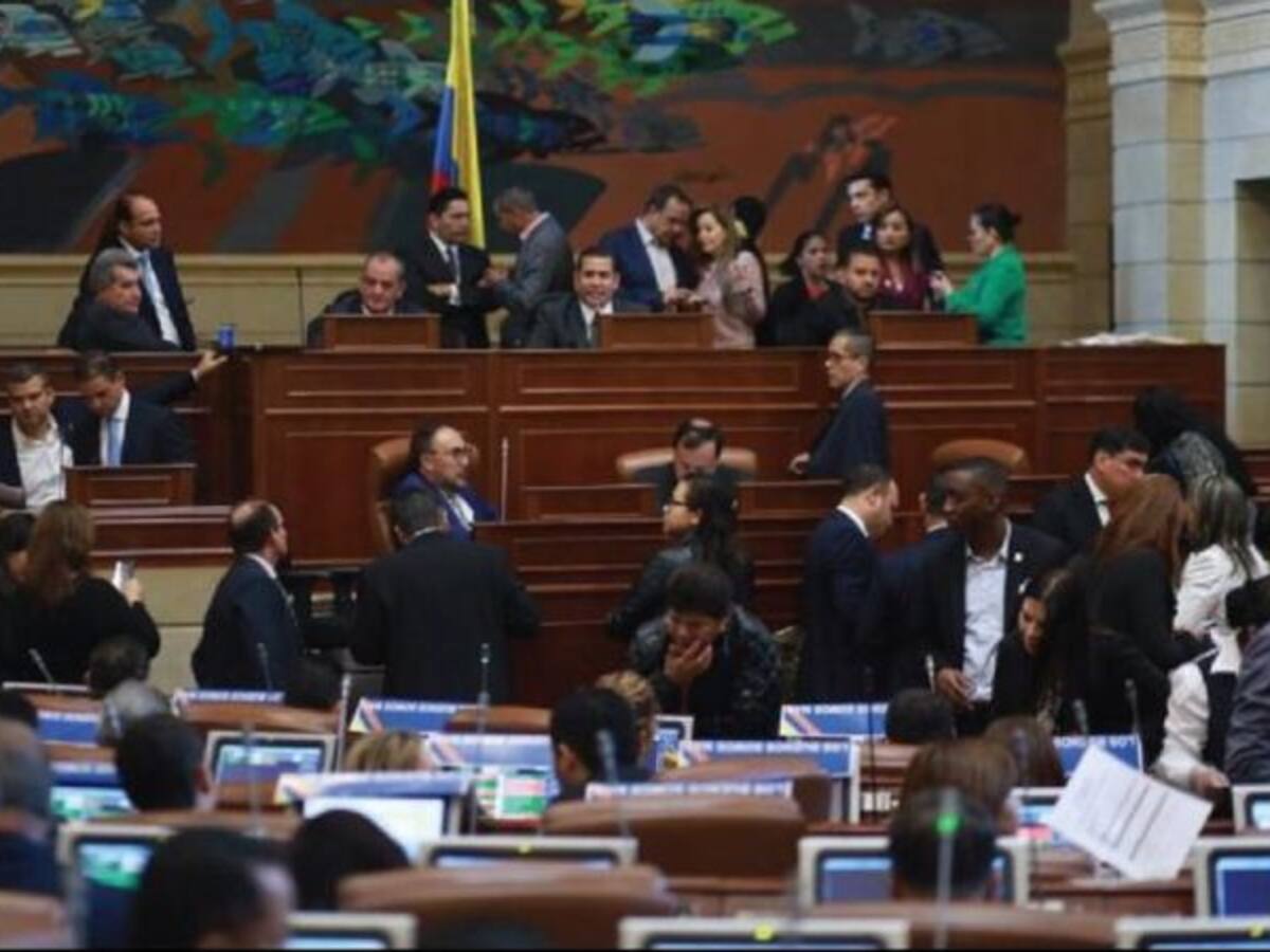 Carrasquilla gana el primer round por moción en su contra