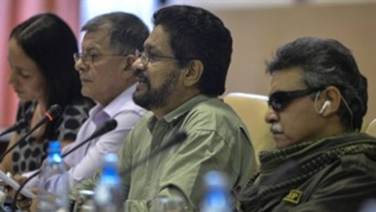 Parte hacia Cuba delegación de paz en busca de acuerdo en tema agrario