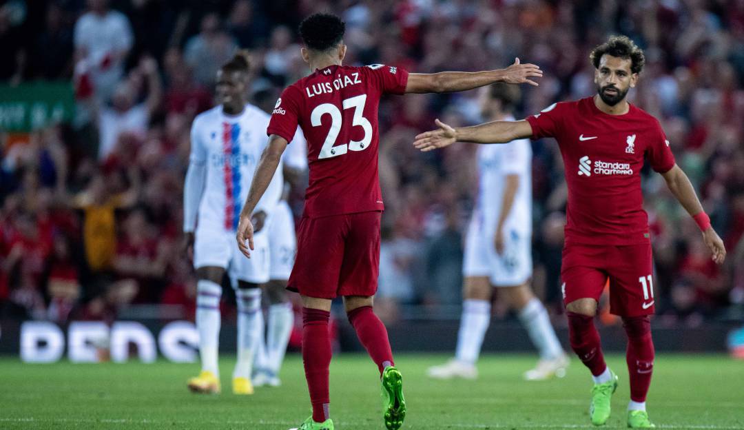 Luis Díaz con Mohamed Salah en partido de Liverpool.