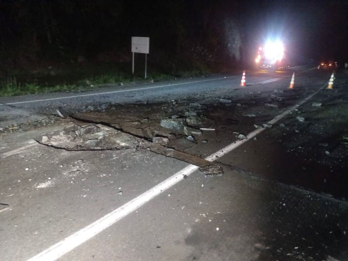 Explosivo obliga al cierre total de la vía Pacífico Tres entre Antioquia y Caldas