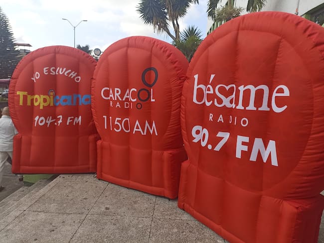 Día mundial de la radio, las tres emisoras de unidas desde la Universidad La Gran Colombia. Foto. Adrián Trejos