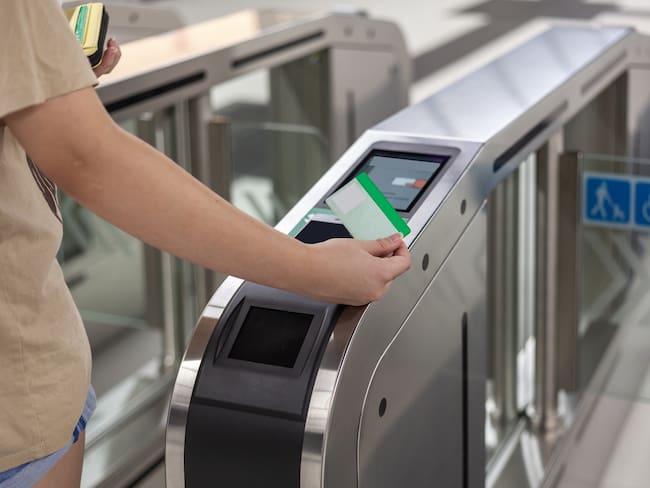 Pago de transporte. Foto: Getty Images