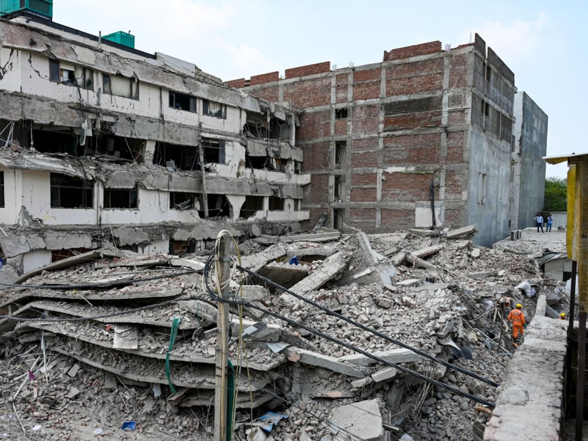 India: colapso de edificio comercial deja seis personas muertas