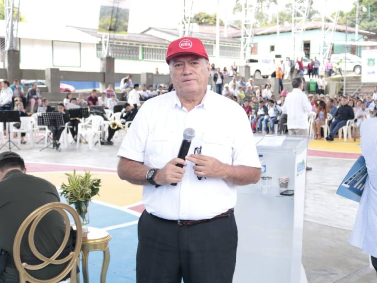 Mauricio Manjarrés historias de periodismo y política