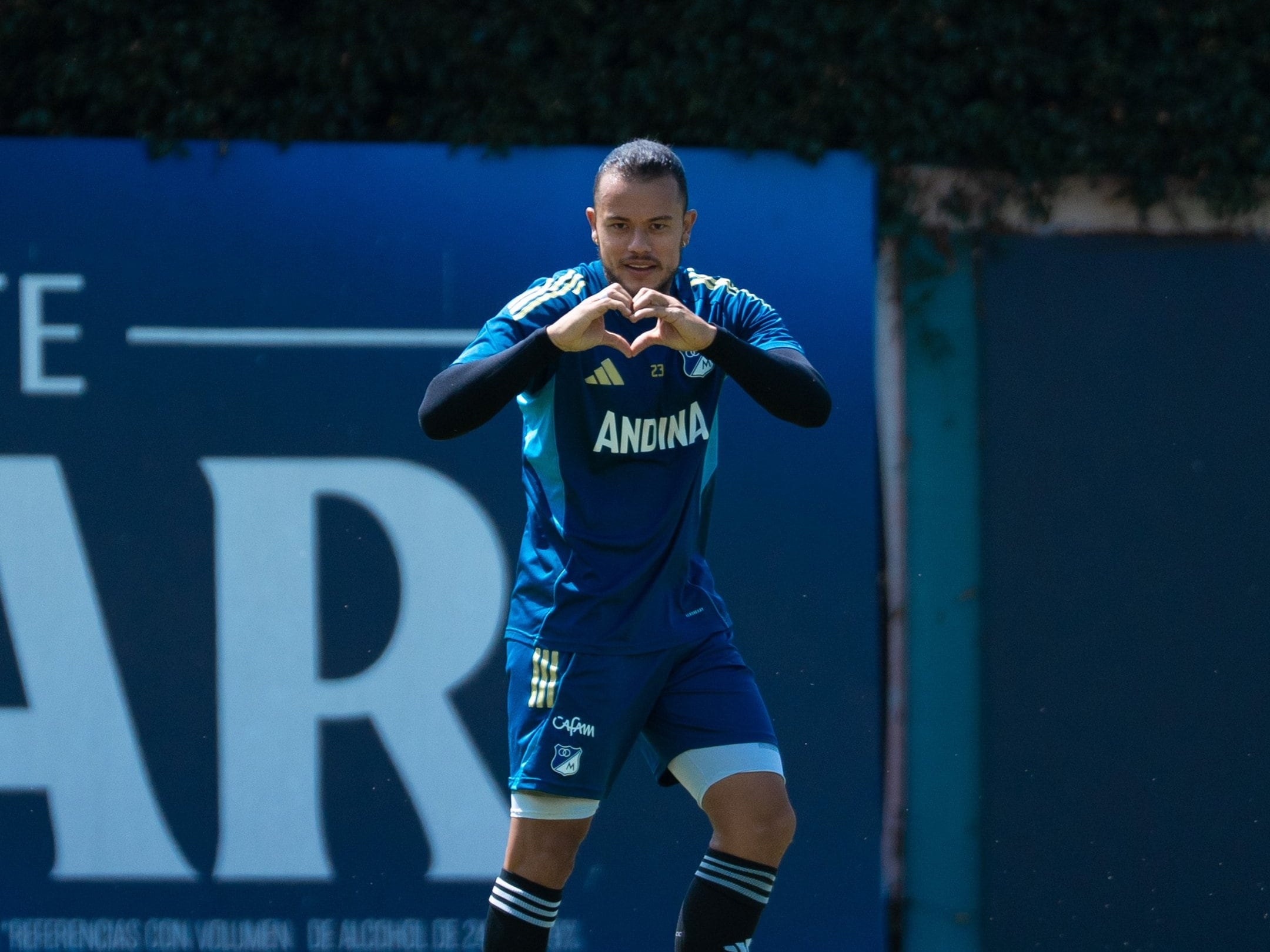 Leonardo Castro durante la pretemporada de Millonarios / Twitter: @MillosFCoficial.