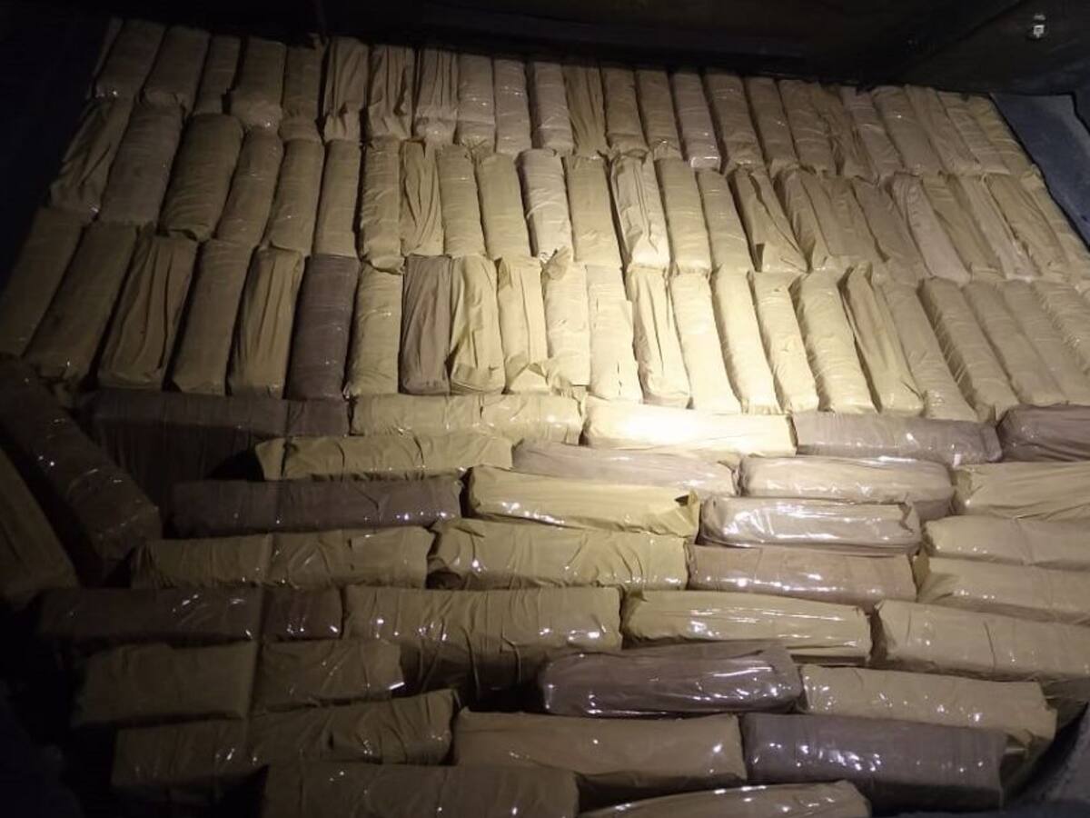 En una sofisticada caleta dos hombres transportaban marihuana en Montería