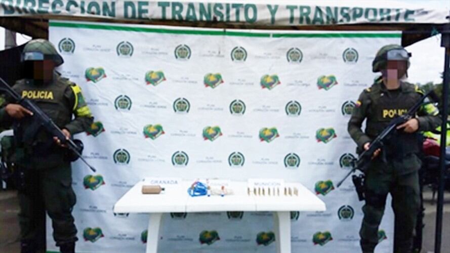 Las autoridades encontraron una granada, cordón detonante, mecha lenta, munición e iniciadores eléctricos, que habían sido abandonados. Foto: Policía