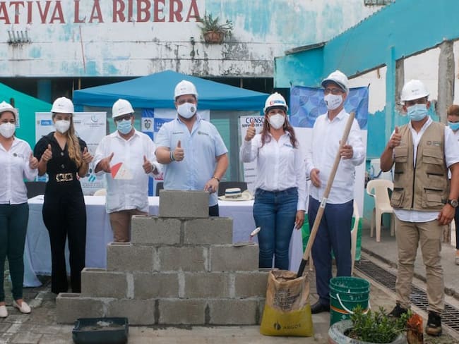 Colocan primera piedra en obras de infraestructura educativa en Montería