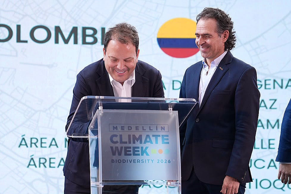 Firma de acuerdo de Asocapitales en Climate Week 2026. Foto: Asocapitales.